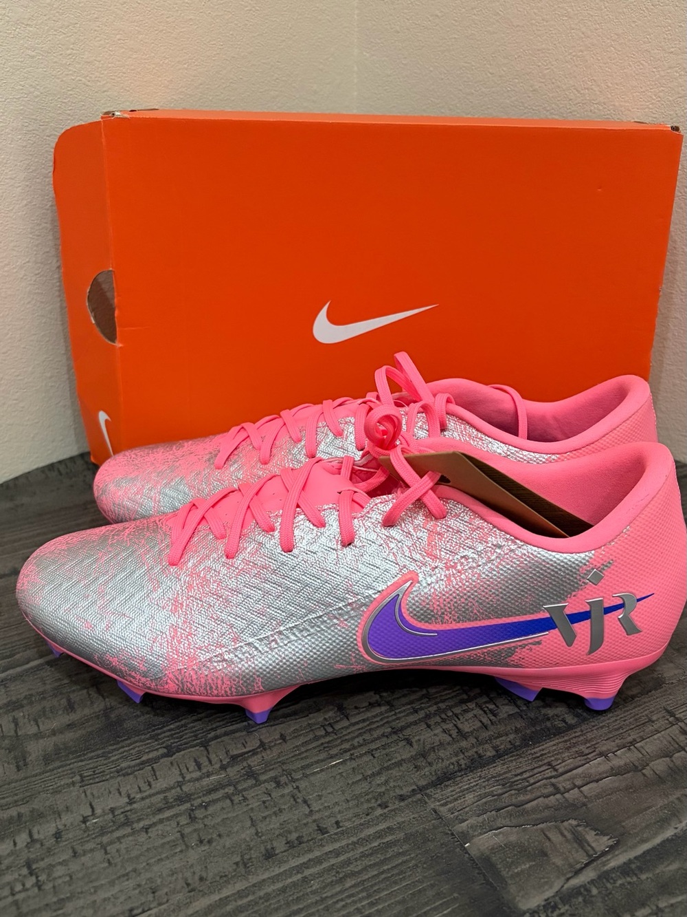 🚨BRAND NEW Nike Men Vini Jr Soccer Cleats🚨
